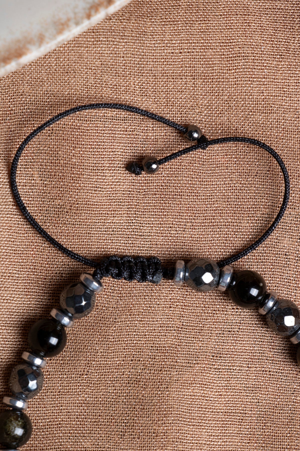 SERTİFİKALI Hematit-Obsidyen Doğal Taş Ayarlanabilir Makrome Bileklik 6 mm