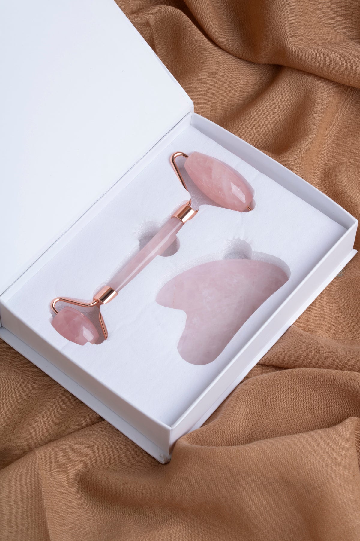 Sertifikalı Pembe Kuvars Roller Ve Kalpli Gua Sha Yüz Ve Vücut Masaj Aleti - Yüz Ve Vücut Bakım Seti