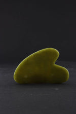 Sertifikalı Pembe Kuvars Masaj Taşı Roller Ve Yeşim Gua Sha (KALP TASARIMLI) Set