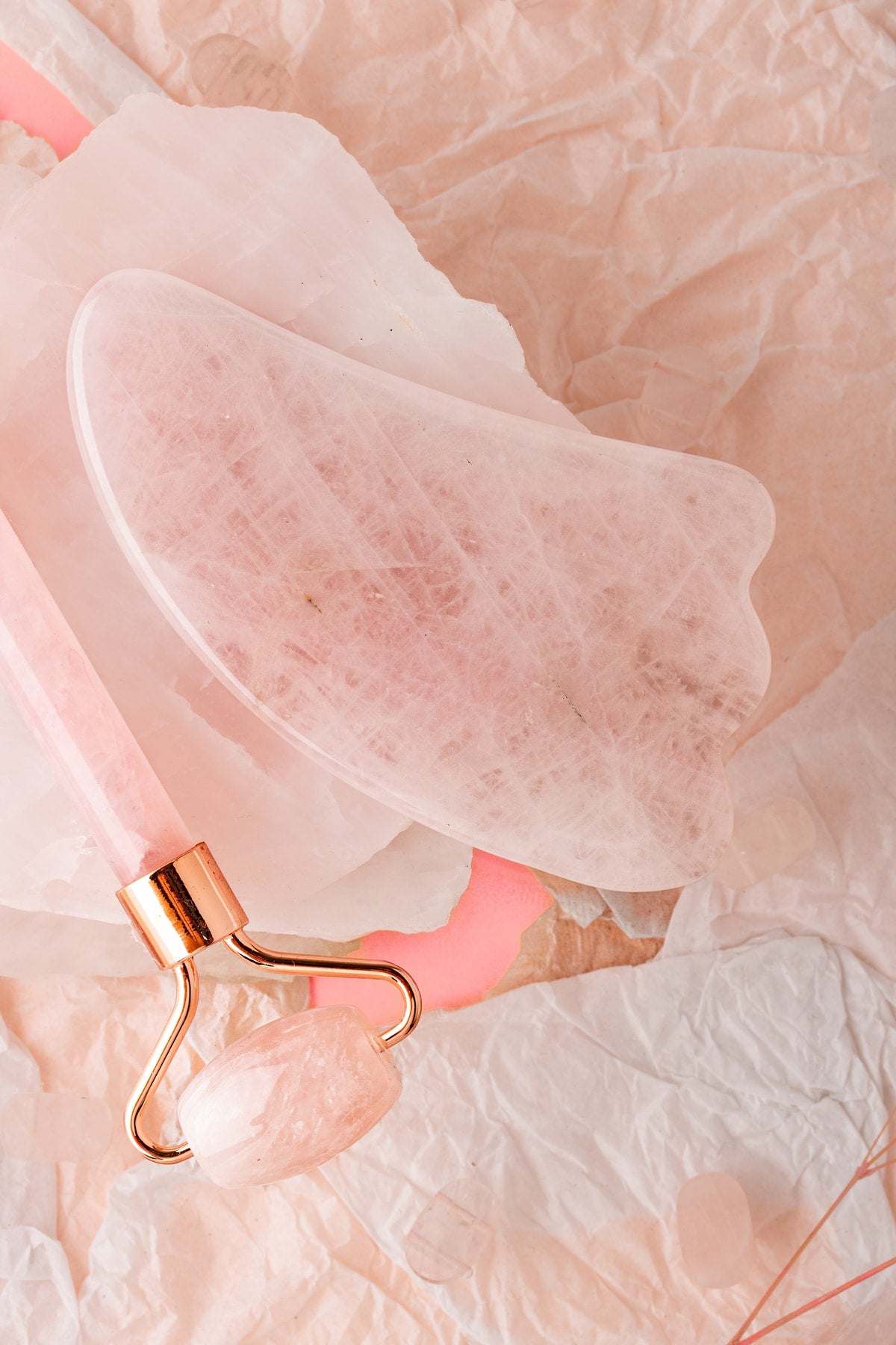 Sertifikalı Pembe Kuvars Doğal Taşı Roller Ve Kaz Ayaklı Gua Sha Masaj Takımı Ma010