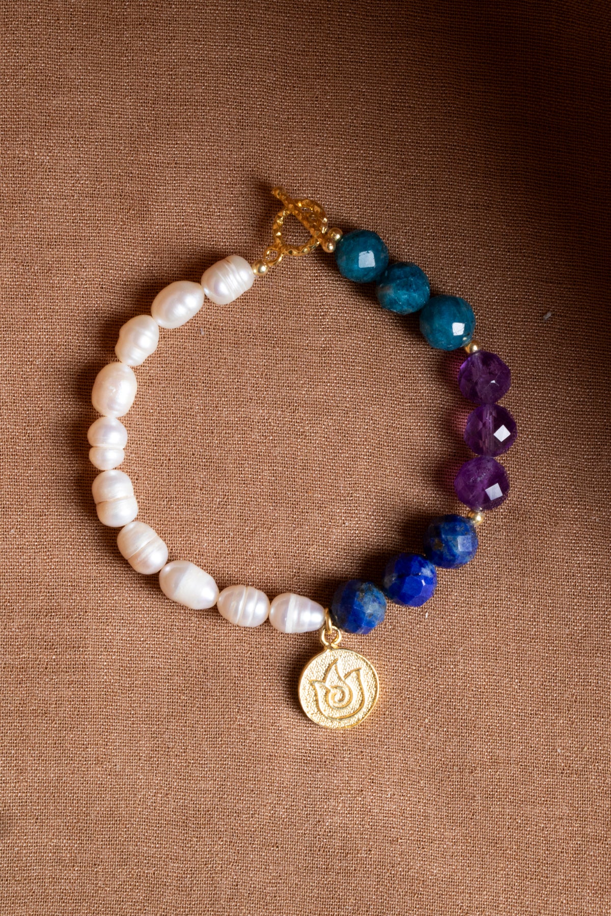 Sertifikalı İNCİ-LAPİS-APATİT-AMETİST Doğal Taş Altın Kaplama Gümüş Charm Bileklik ODT108